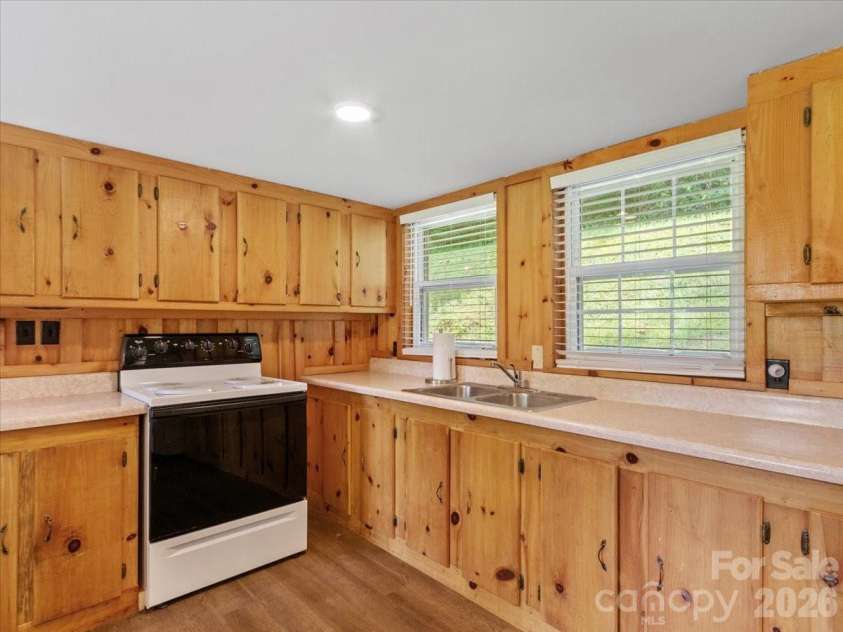 323 McCurrey Road, Burnsville, NC 28714.  MLS# CAR4400496, YatesRealty ID 38746. 