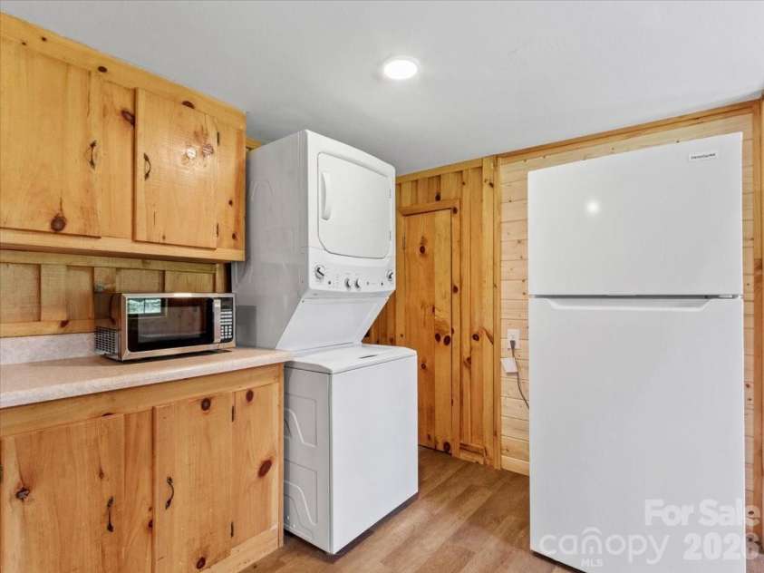 323 McCurrey Road, Burnsville, NC 28714.  MLS# CAR4400496, YatesRealty ID 38746. 