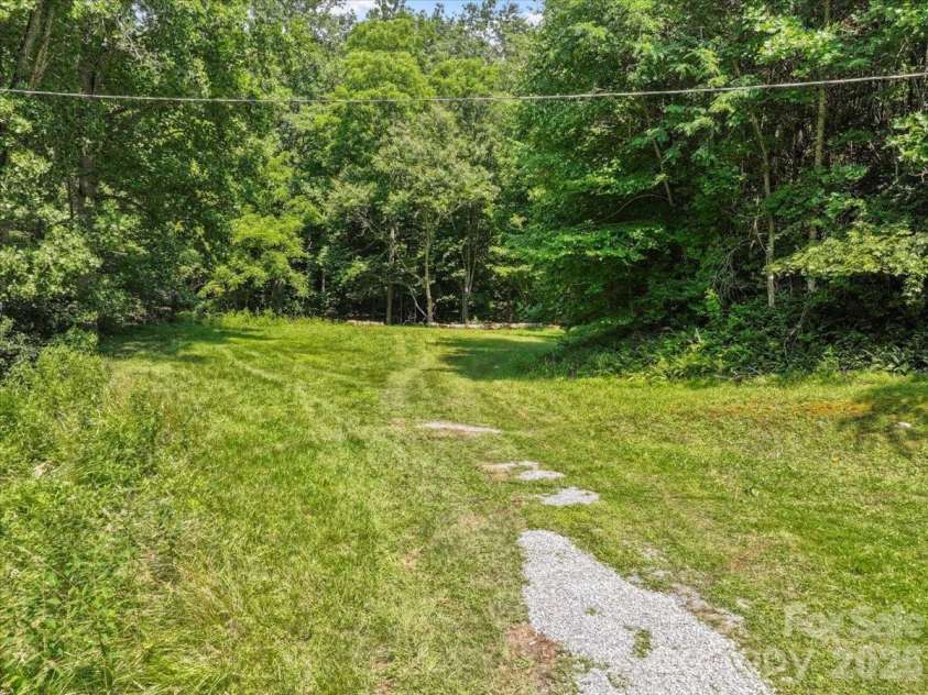 323 McCurrey Road, Burnsville, NC 28714.  MLS# CAR4400496, YatesRealty ID 38746. 