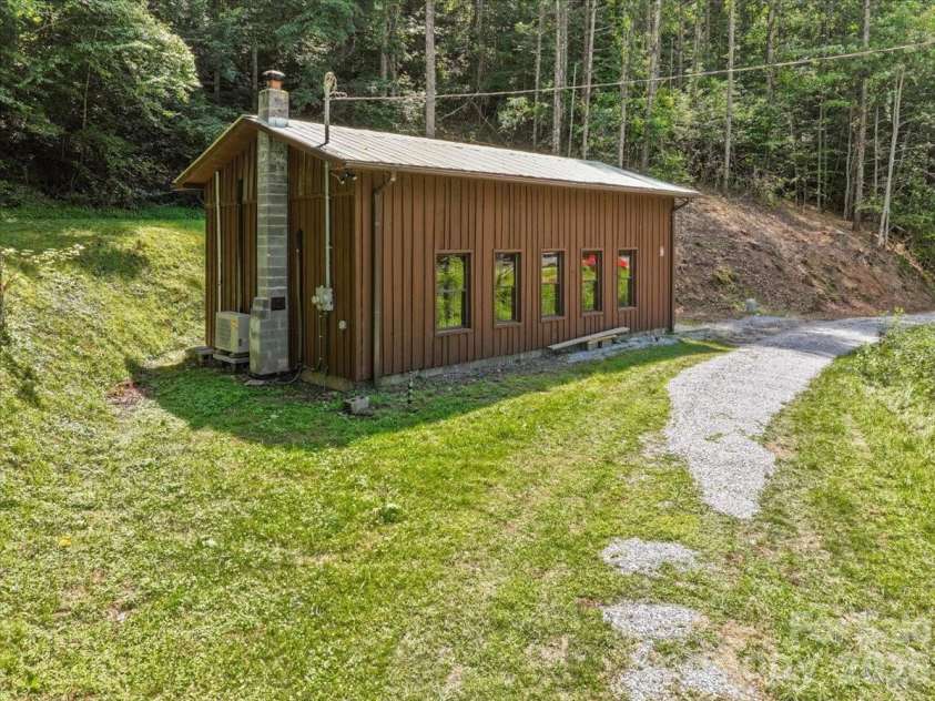 323 McCurrey Road, Burnsville, NC 28714.  MLS# CAR4400496, YatesRealty ID 38746. 