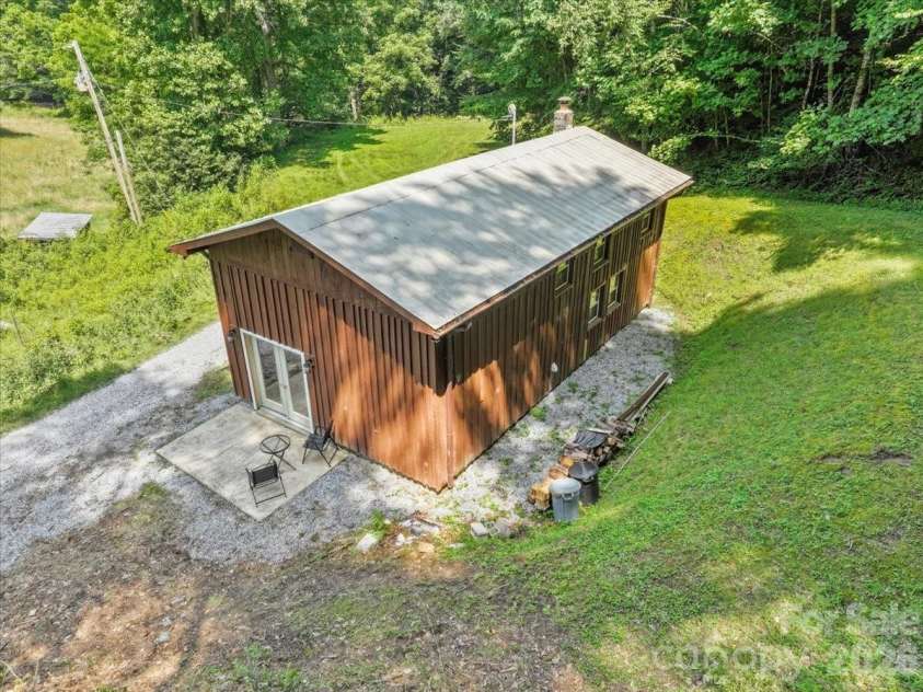 323 McCurrey Road, Burnsville, NC 28714.  MLS# CAR4400496, YatesRealty ID 38746. 