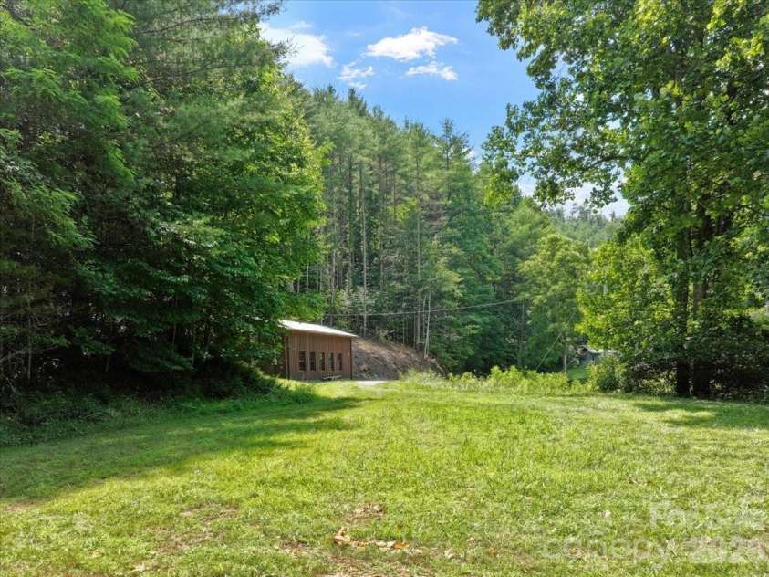 323 McCurrey Road, Burnsville, NC 28714.  MLS# CAR4400496, YatesRealty ID 38746. 