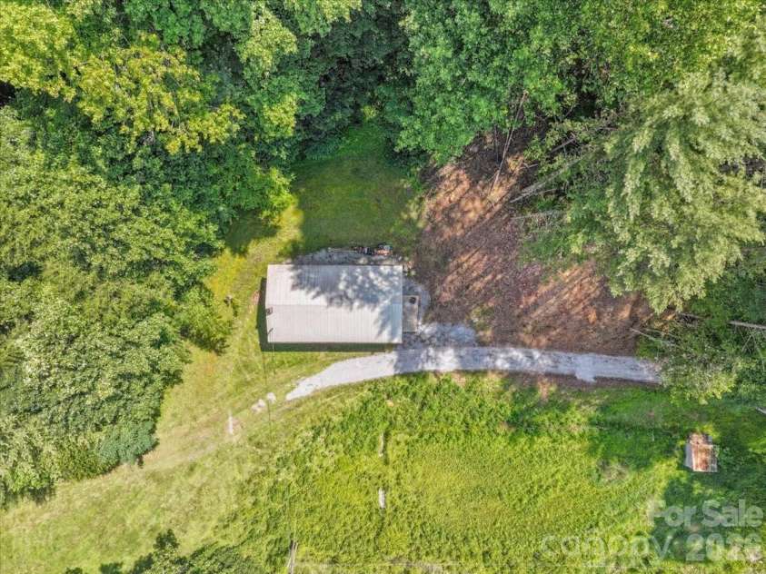 323 McCurrey Road, Burnsville, NC 28714.  MLS# CAR4400496, YatesRealty ID 38746. 