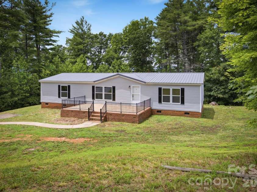 2688 Kite Drive, Lenoir, NC 28645.  MLS# CAR4402263, YatesRealty ID 38749. 