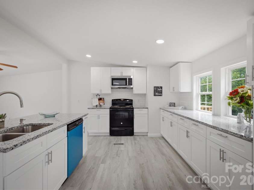 2688 Kite Drive, Lenoir, NC 28645.  MLS# CAR4402263, YatesRealty ID 38749. 