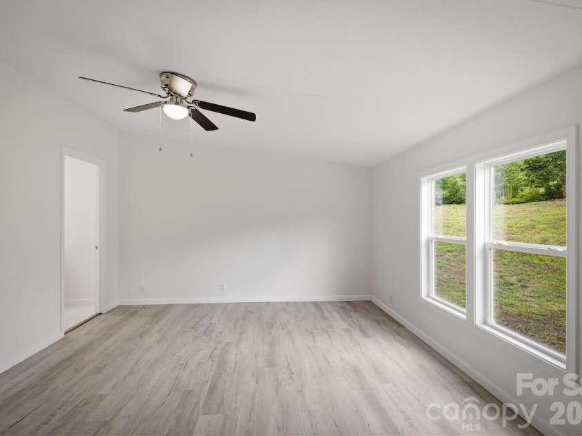 2688 Kite Drive, Lenoir, NC 28645.  MLS# CAR4402263, YatesRealty ID 38749. 