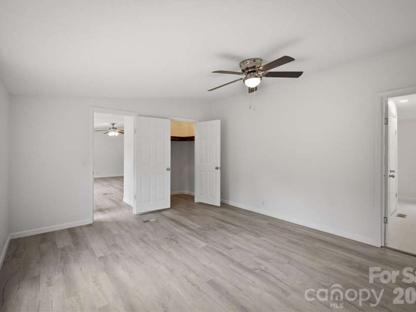 2688 Kite Drive, Lenoir, NC 28645.  MLS# CAR4402263, YatesRealty ID 38749. 