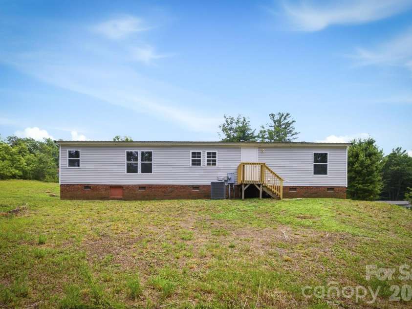 2688 Kite Drive, Lenoir, NC 28645.  MLS# CAR4402263, YatesRealty ID 38749. 