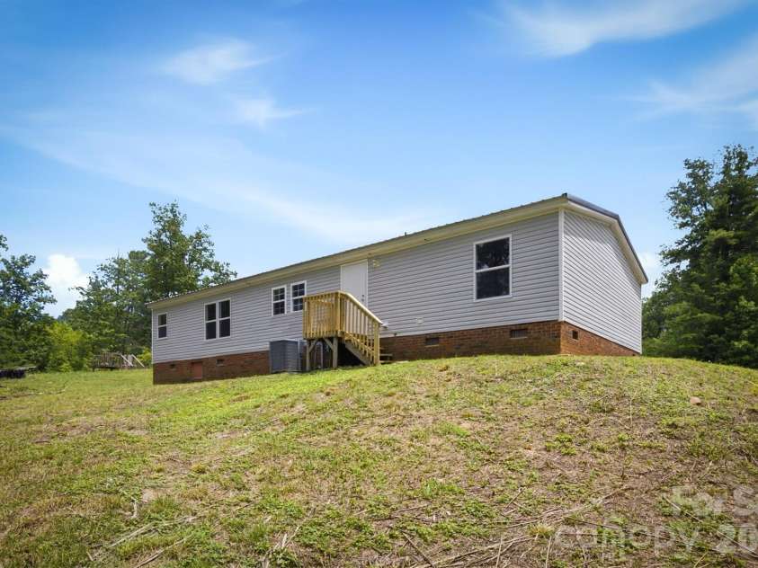 2688 Kite Drive, Lenoir, NC 28645.  MLS# CAR4402263, YatesRealty ID 38749. 