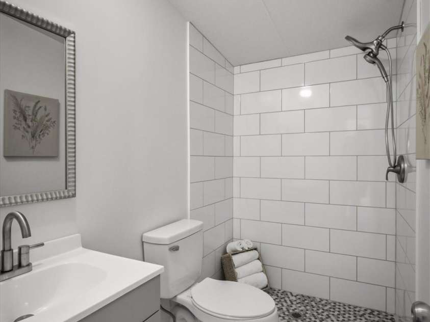 2688 Kite Drive, Lenoir, NC 28645.  MLS# CAR4402263, YatesRealty ID 38749. Hallway Bath with Tiled Shower