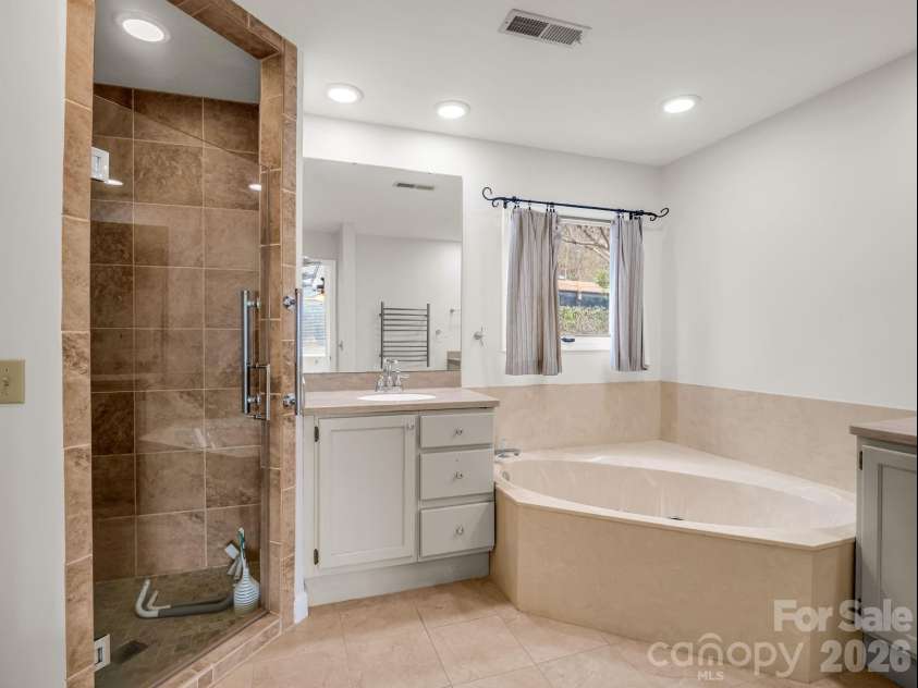 303 Golfside Drive, Flat Rock, NC 28731.  MLS# CAR4352629, YatesRealty ID 3875. Primary Bath