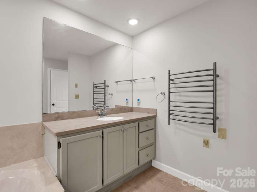 303 Golfside Drive, Flat Rock, NC 28731.  MLS# CAR4352629, YatesRealty ID 3875. Primary Bath