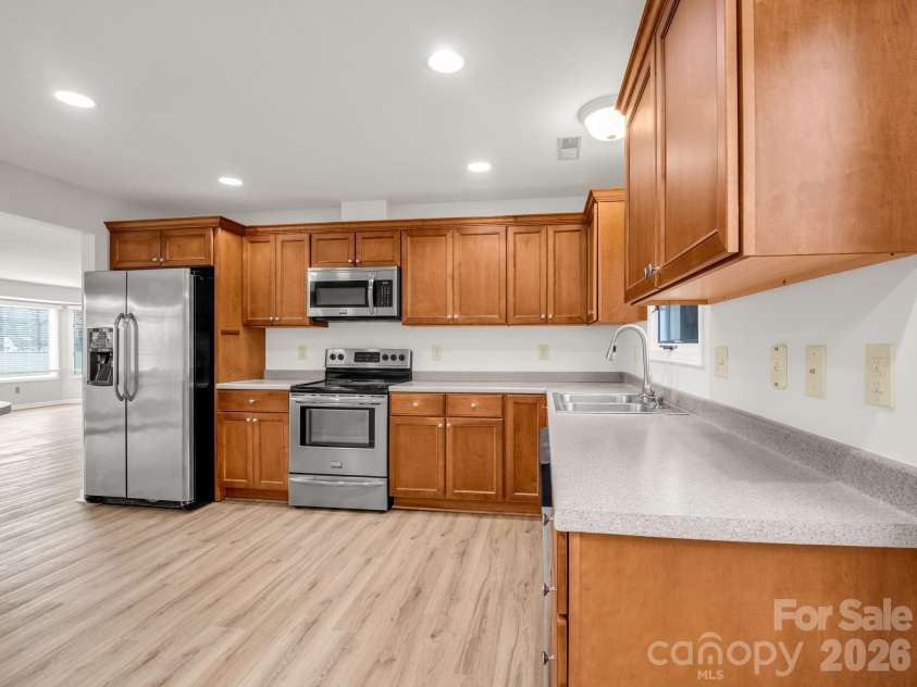 303 Golfside Drive, Flat Rock, NC 28731.  MLS# CAR4352629, YatesRealty ID 3875. Spacious Kitchen