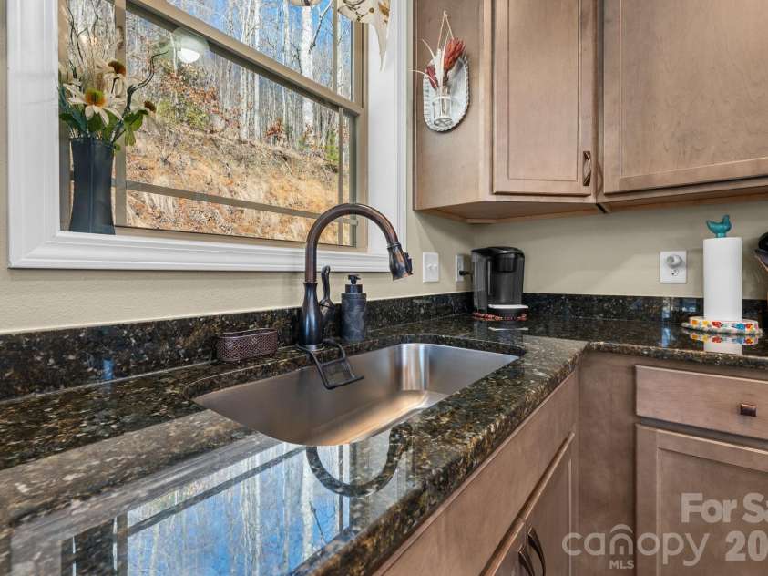 410 Moonlight Trail, Bryson City, NC 28713.  MLS# CAR4341559, YatesRealty ID 3875. 