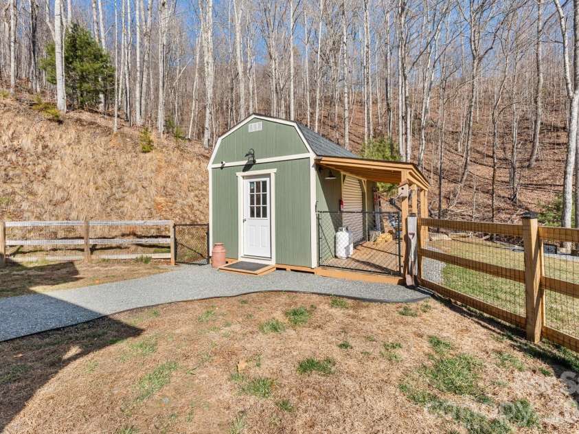 410 Moonlight Trail, Bryson City, NC 28713.  MLS# CAR4341559, YatesRealty ID 3875. 