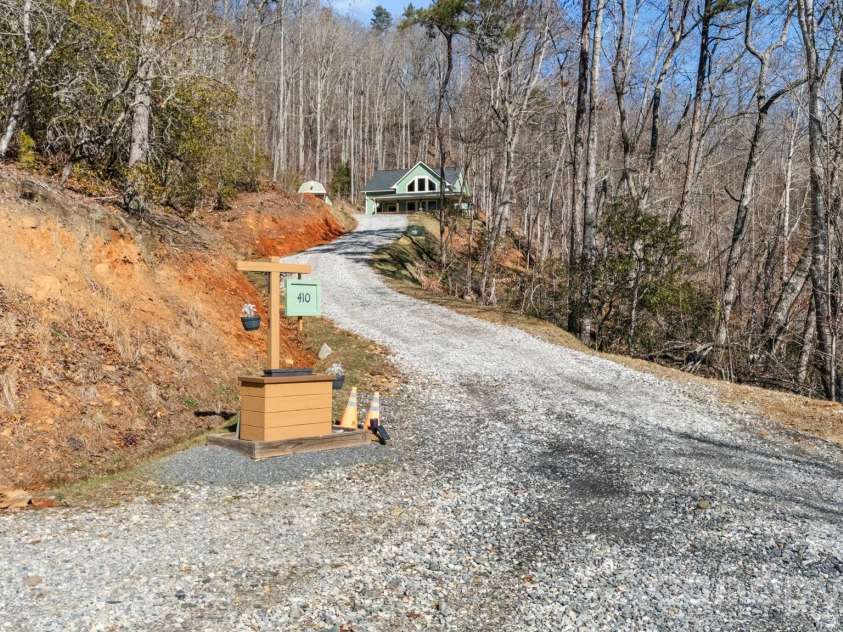 410 Moonlight Trail, Bryson City, NC 28713.  MLS# CAR4341559, YatesRealty ID 3875. 