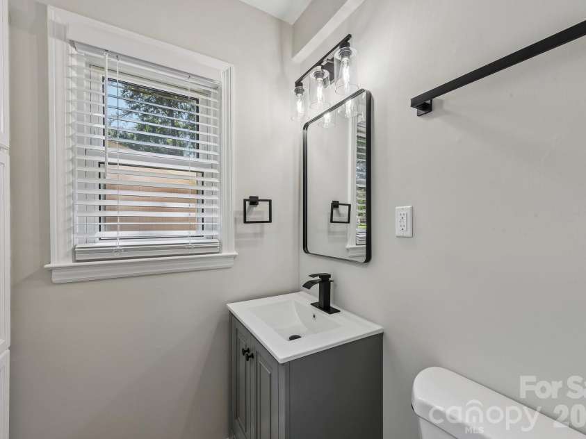 3414 Winterfield Place, Charlotte, NC 28205.  MLS# CAR4401411, YatesRealty ID 38750. 
