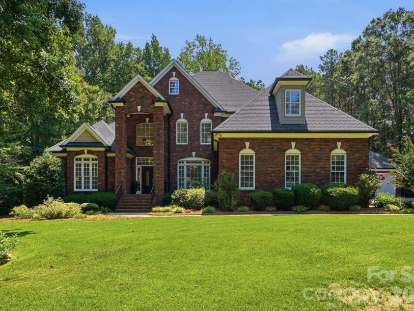 832 Savile Lane, Fort Mill, SC 29715.  MLS# CAR4401488, YatesRealty ID 38752. 
