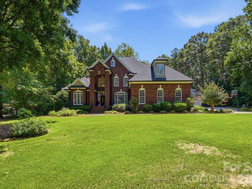 832 Savile Lane, Fort Mill, SC 29715.  MLS# CAR4401488, YatesRealty ID 38752. 