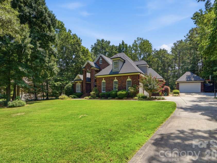 832 Savile Lane, Fort Mill, SC 29715.  MLS# CAR4401488, YatesRealty ID 38752. 