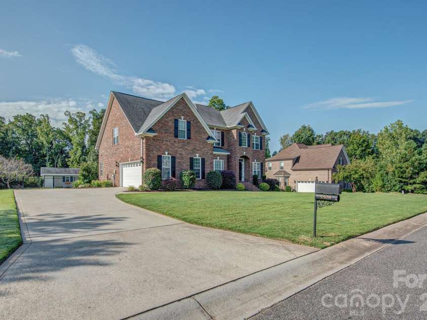 5508 Tillery Lane, Gastonia, NC 28056.  MLS# CAR4391366, YatesRealty ID 38754. 