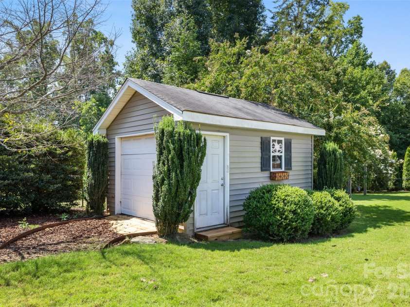 5508 Tillery Lane, Gastonia, NC 28056.  MLS# CAR4391366, YatesRealty ID 38754. Detached shed