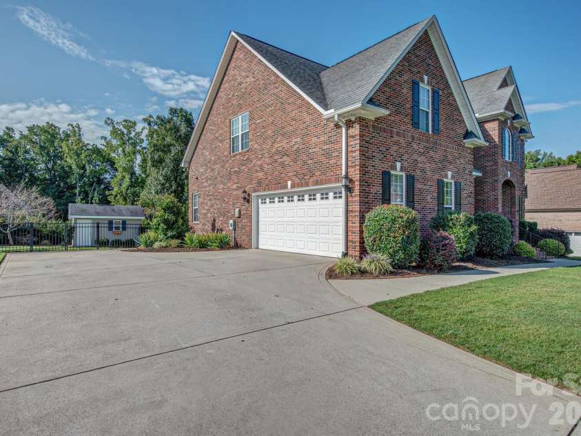 5508 Tillery Lane, Gastonia, NC 28056.  MLS# CAR4391366, YatesRealty ID 38754. Side load garage