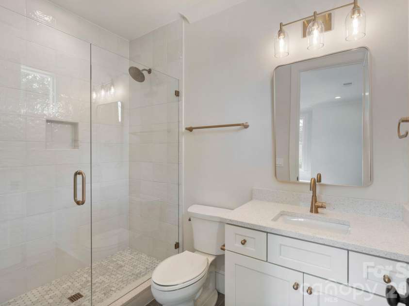 8022 Gulf Creek Road, Lancaster, SC 29720.  MLS# CAR4403742, YatesRealty ID 38755. Upstairs Full Bathroom