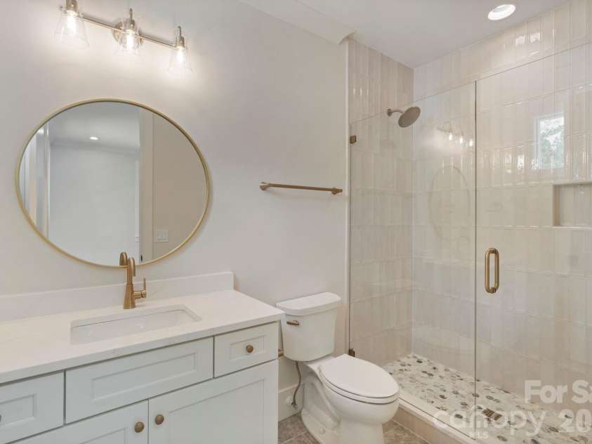 8022 Gulf Creek Road, Lancaster, SC 29720.  MLS# CAR4403742, YatesRealty ID 38755. Upstairs Full Bathroom