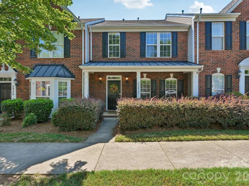 20524 Harbor View Drive, Cornelius, NC 28031.  MLS# CAR4400251, YatesRealty ID 38757. 