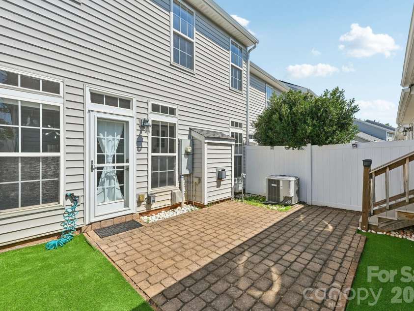 20524 Harbor View Drive, Cornelius, NC 28031.  MLS# CAR4400251, YatesRealty ID 38757. 
