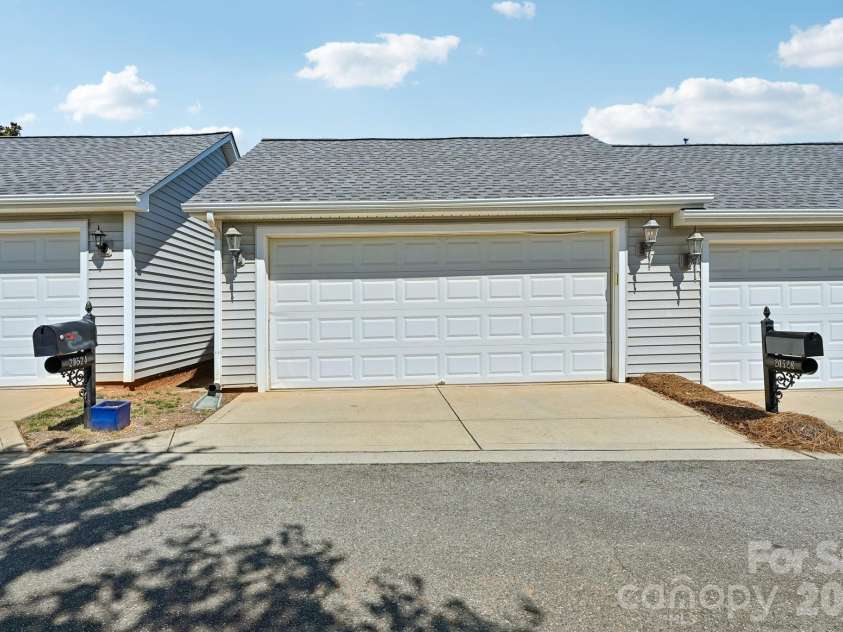 20524 Harbor View Drive, Cornelius, NC 28031.  MLS# CAR4400251, YatesRealty ID 38757. 