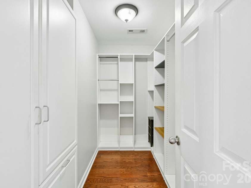 20524 Harbor View Drive, Cornelius, NC 28031.  MLS# CAR4400251, YatesRealty ID 38757. Custom Walk in Closet