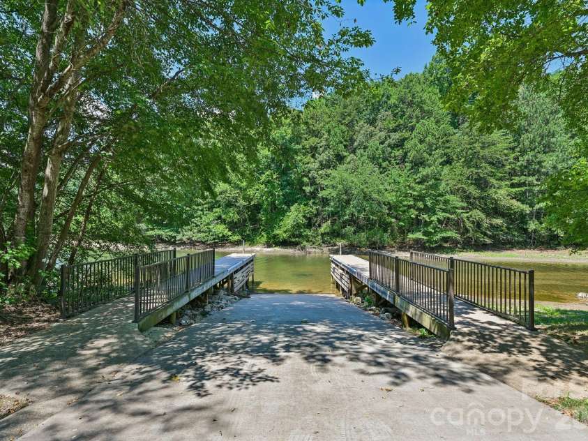 20524 Harbor View Drive, Cornelius, NC 28031.  MLS# CAR4400251, YatesRealty ID 38757. Docks