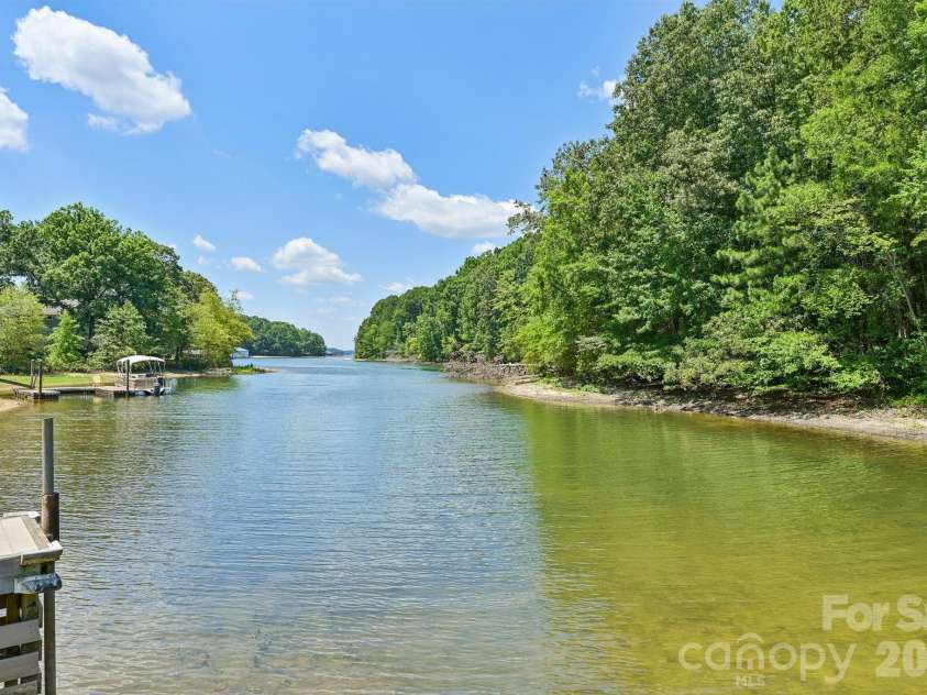 20524 Harbor View Drive, Cornelius, NC 28031.  MLS# CAR4400251, YatesRealty ID 38757. Water View