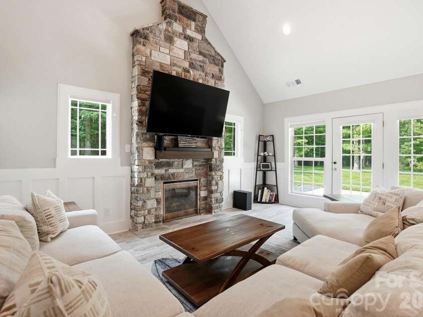 9151 Vagabond Road, Charlotte, NC 28227.  MLS# CAR4383699, YatesRealty ID 38758. 