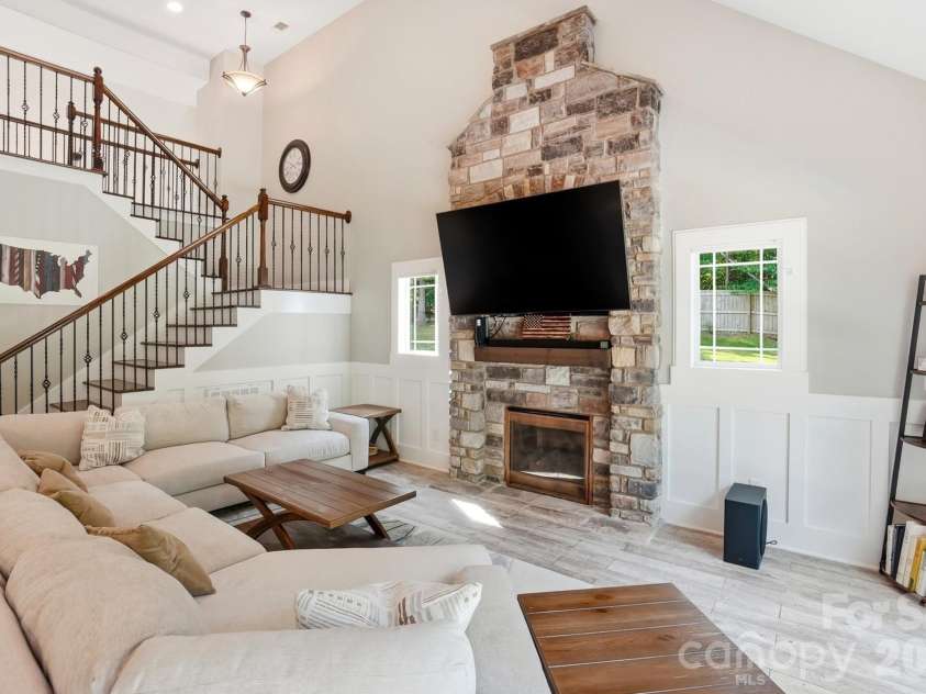 9151 Vagabond Road, Charlotte, NC 28227.  MLS# CAR4383699, YatesRealty ID 38758. 