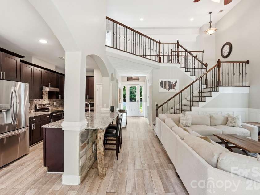 9151 Vagabond Road, Charlotte, NC 28227.  MLS# CAR4383699, YatesRealty ID 38758. 