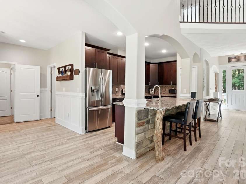 9151 Vagabond Road, Charlotte, NC 28227.  MLS# CAR4383699, YatesRealty ID 38758. 