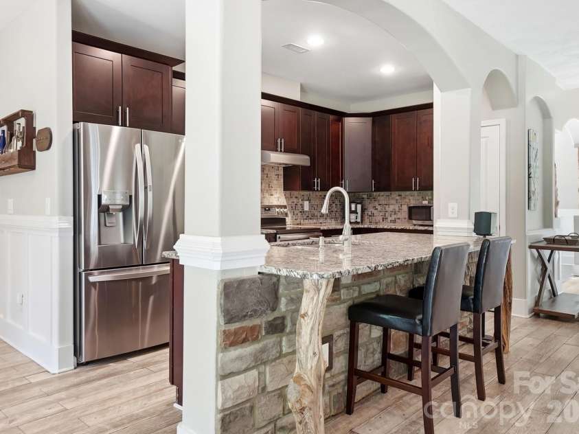 9151 Vagabond Road, Charlotte, NC 28227.  MLS# CAR4383699, YatesRealty ID 38758. 