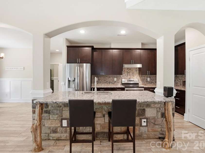 9151 Vagabond Road, Charlotte, NC 28227.  MLS# CAR4383699, YatesRealty ID 38758. 