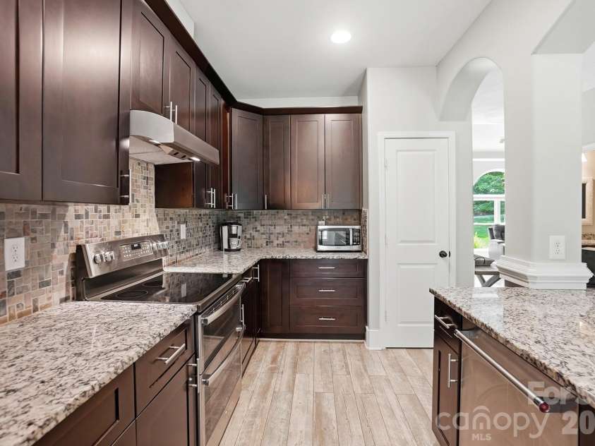 9151 Vagabond Road, Charlotte, NC 28227.  MLS# CAR4383699, YatesRealty ID 38758. 