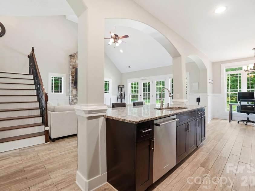 9151 Vagabond Road, Charlotte, NC 28227.  MLS# CAR4383699, YatesRealty ID 38758. 