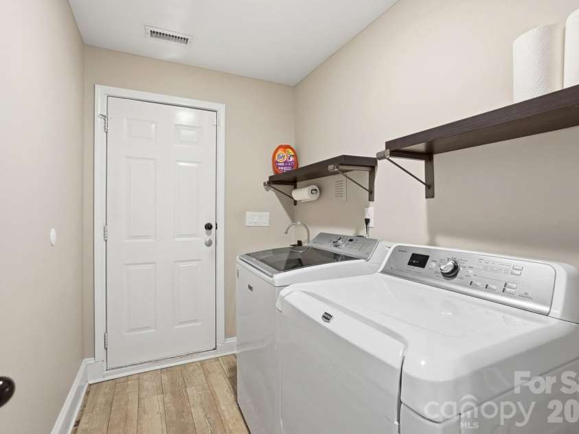 9151 Vagabond Road, Charlotte, NC 28227.  MLS# CAR4383699, YatesRealty ID 38758. 