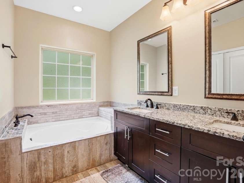 9151 Vagabond Road, Charlotte, NC 28227.  MLS# CAR4383699, YatesRealty ID 38758. 