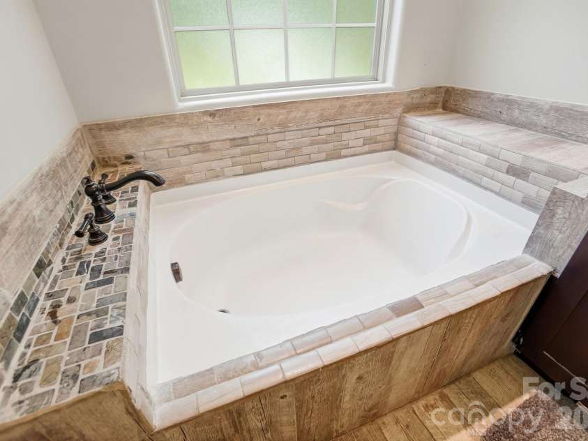 9151 Vagabond Road, Charlotte, NC 28227.  MLS# CAR4383699, YatesRealty ID 38758. 