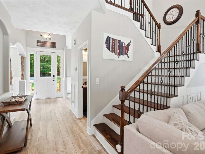 9151 Vagabond Road, Charlotte, NC 28227.  MLS# CAR4383699, YatesRealty ID 38758. 