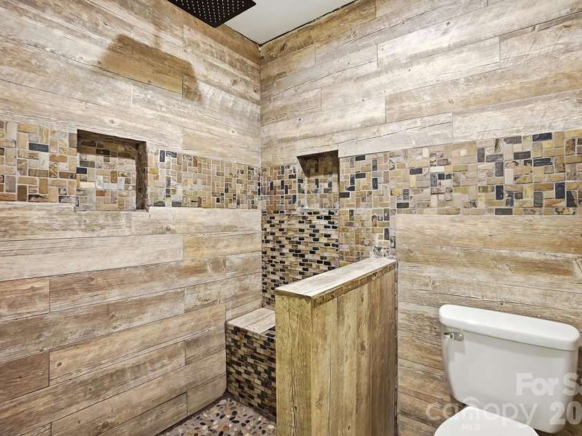 9151 Vagabond Road, Charlotte, NC 28227.  MLS# CAR4383699, YatesRealty ID 38758. 