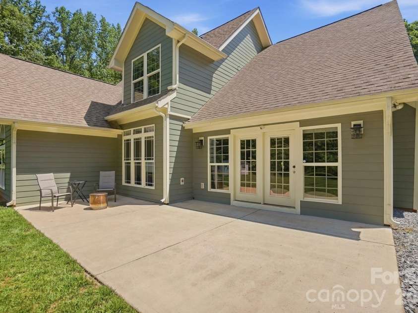 9151 Vagabond Road, Charlotte, NC 28227.  MLS# CAR4383699, YatesRealty ID 38758. 