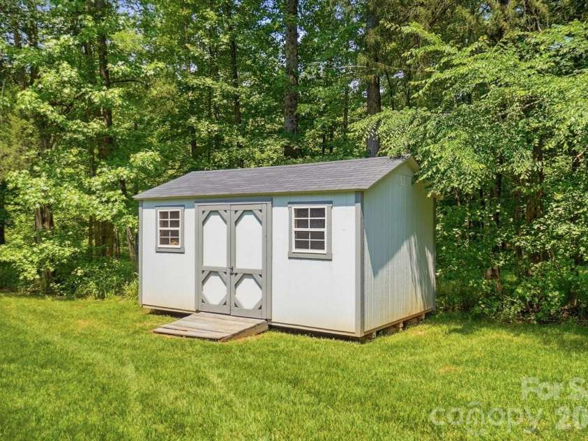 9151 Vagabond Road, Charlotte, NC 28227.  MLS# CAR4383699, YatesRealty ID 38758. 
